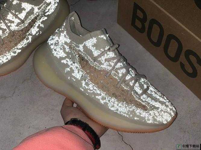 YEEZY380 蜜桃粉满天：梦幻时尚之选