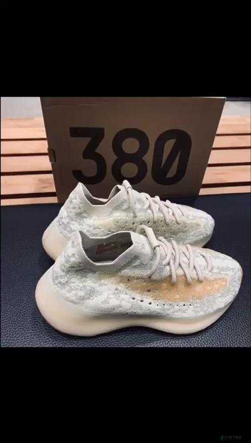 Yeezy380 蜜桃粉和白色的魅力：令人心动的潮流